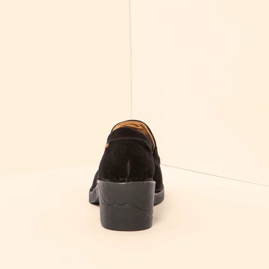 El Naturalista black suede shoes N5667
