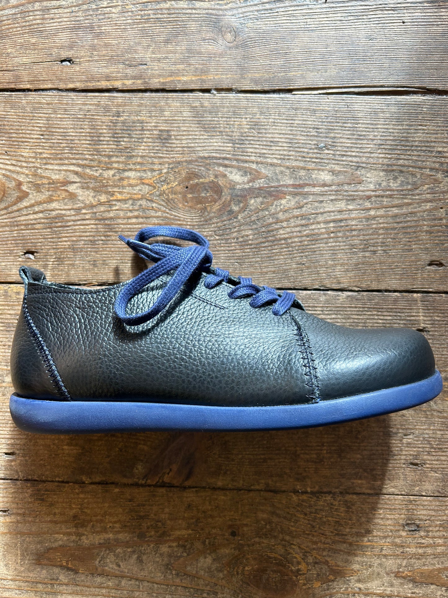 Clamp Yvan black leather with blue sole and lace