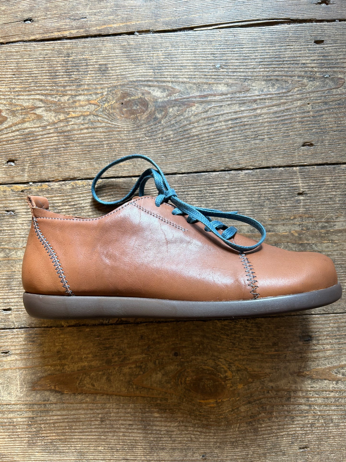 Clamp Yvan brown with brown sole blue lace and stitching
