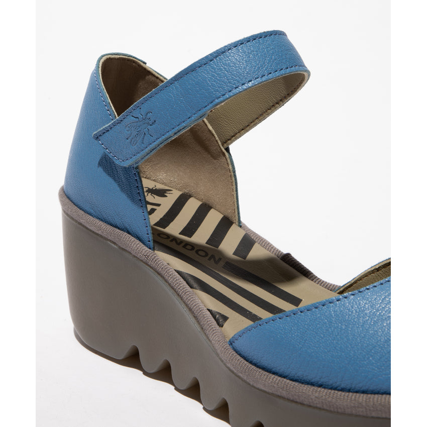 Fly Biso mousse blue sandal