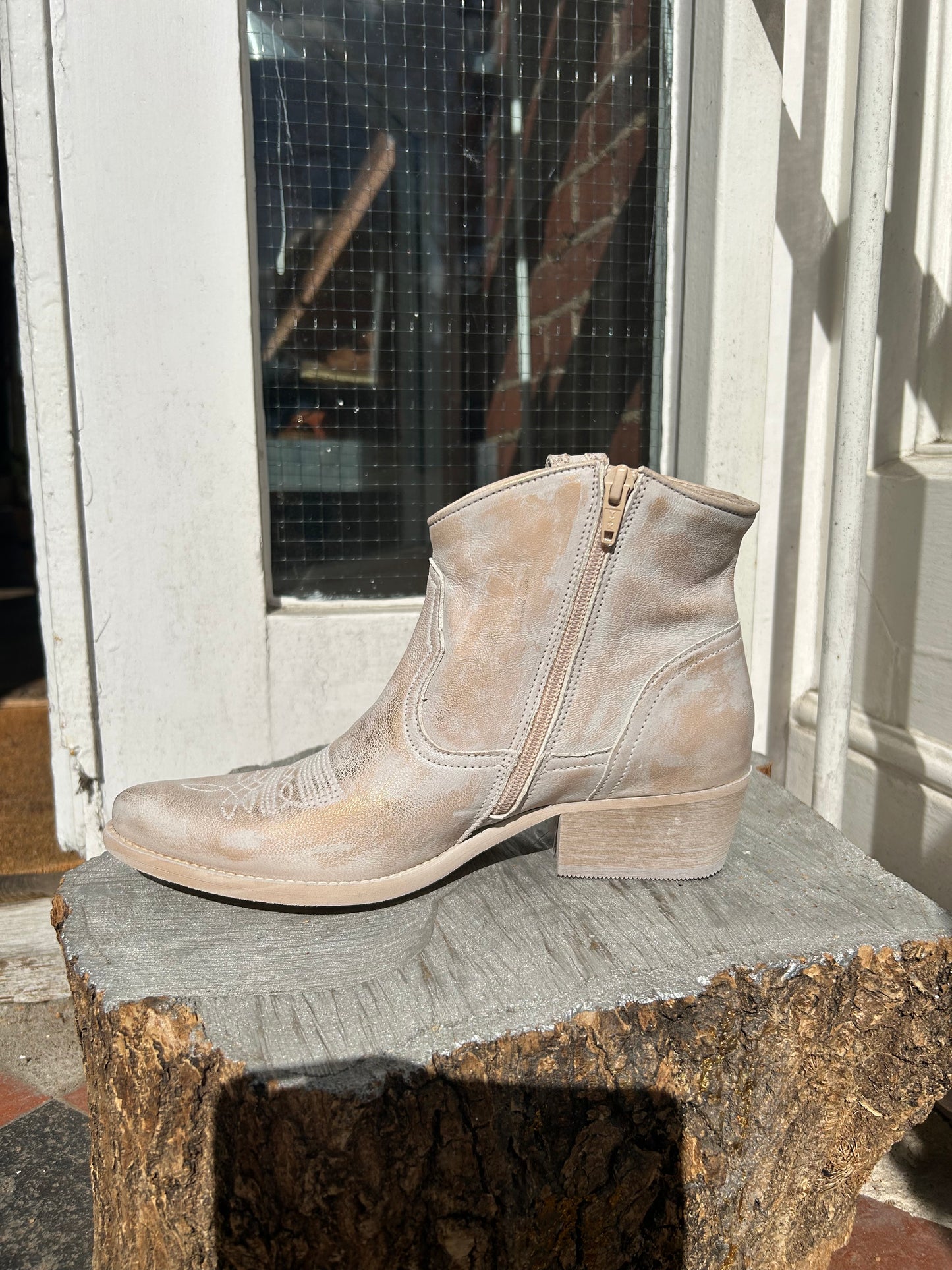 Felmini B504 Bush white cowboy