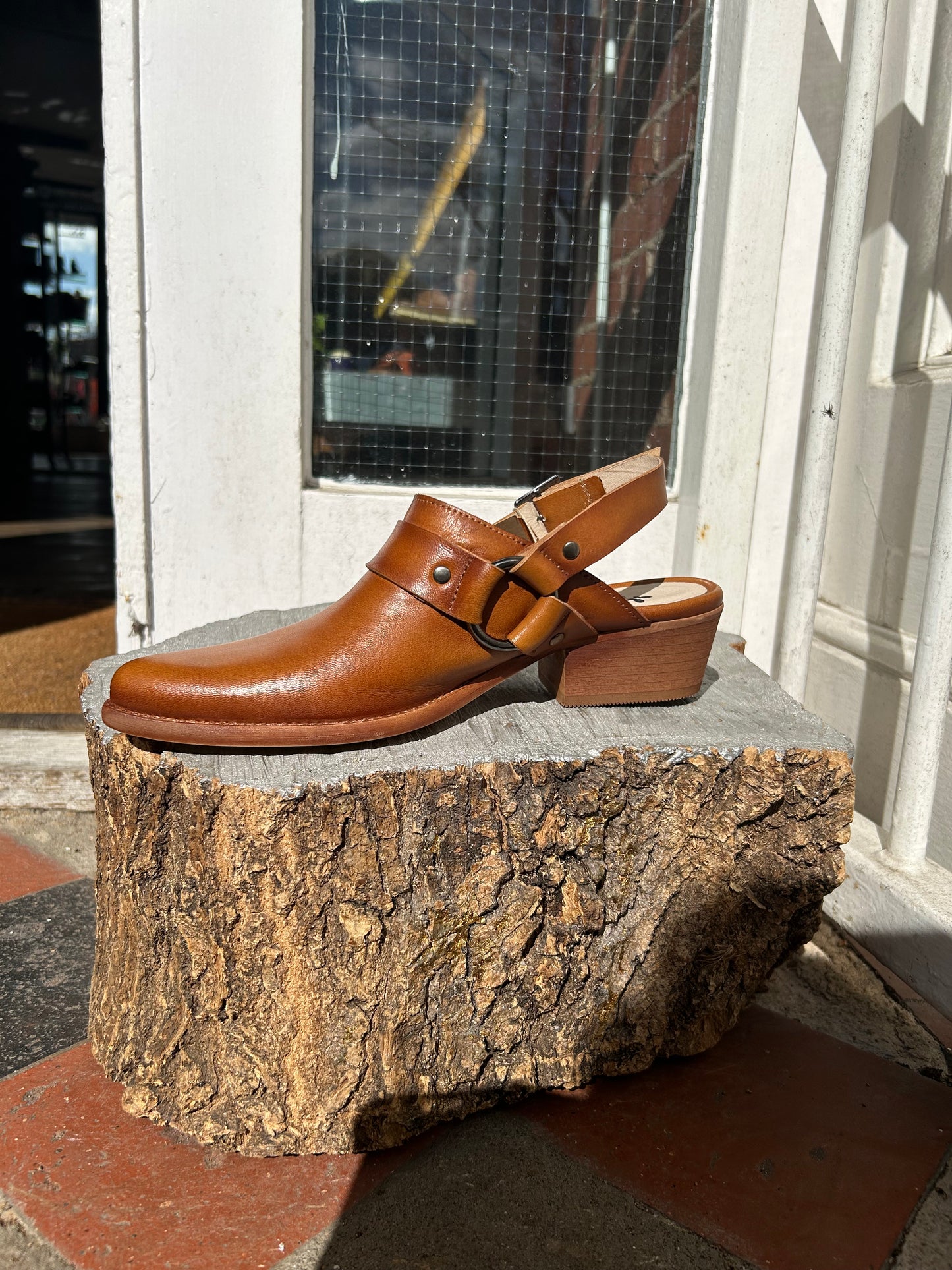 Felmini E092 cowshoe cuero