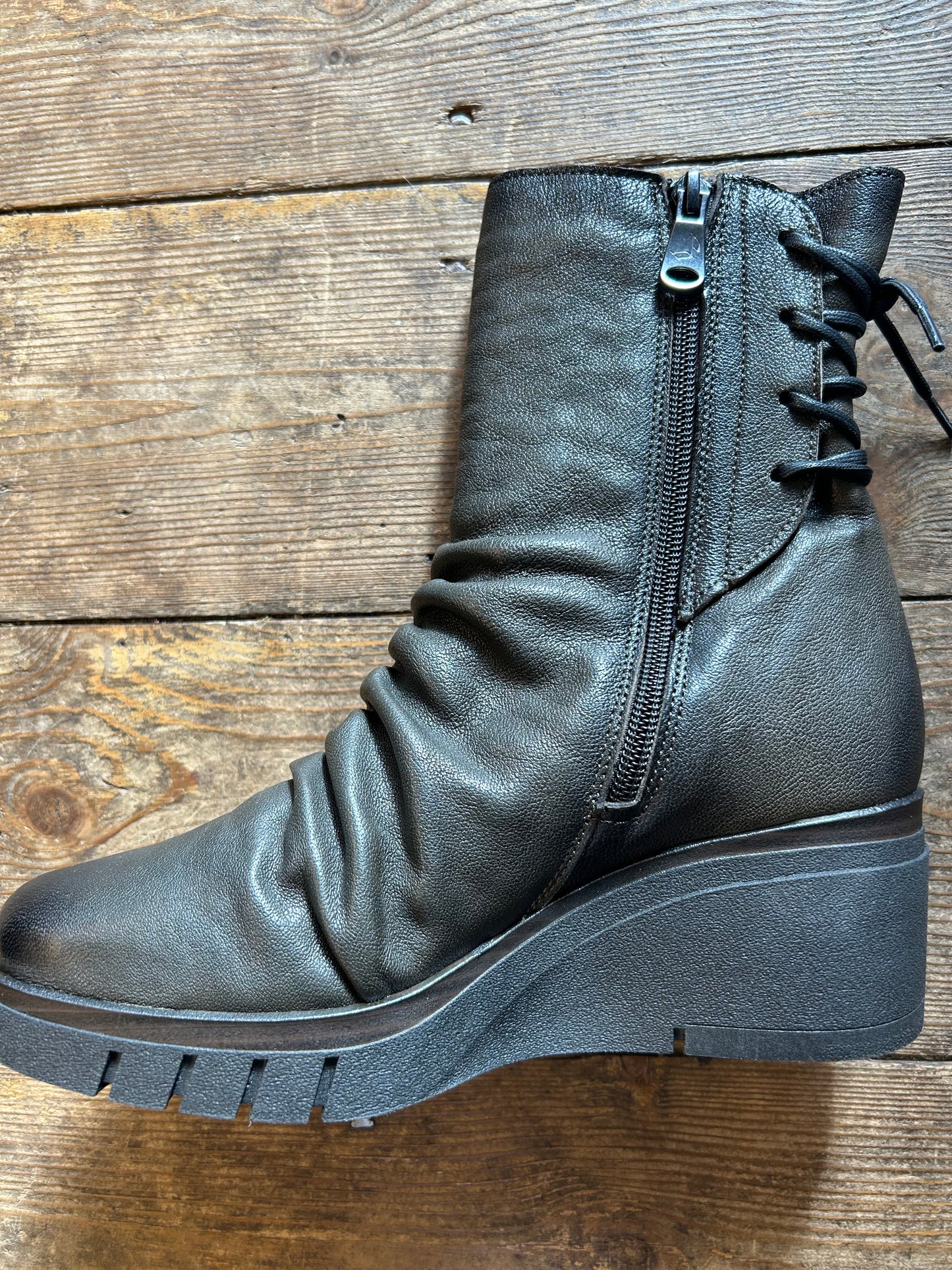 Paula Urban 1137 khaki leather zip wedge boot