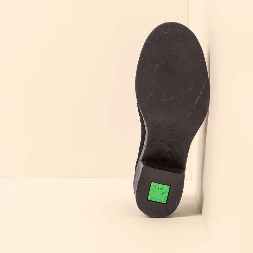 El Naturalista black suede shoes N5667