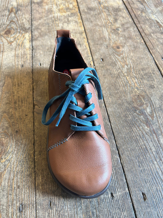 Clamp Yvan brown with brown sole blue lace and stitching