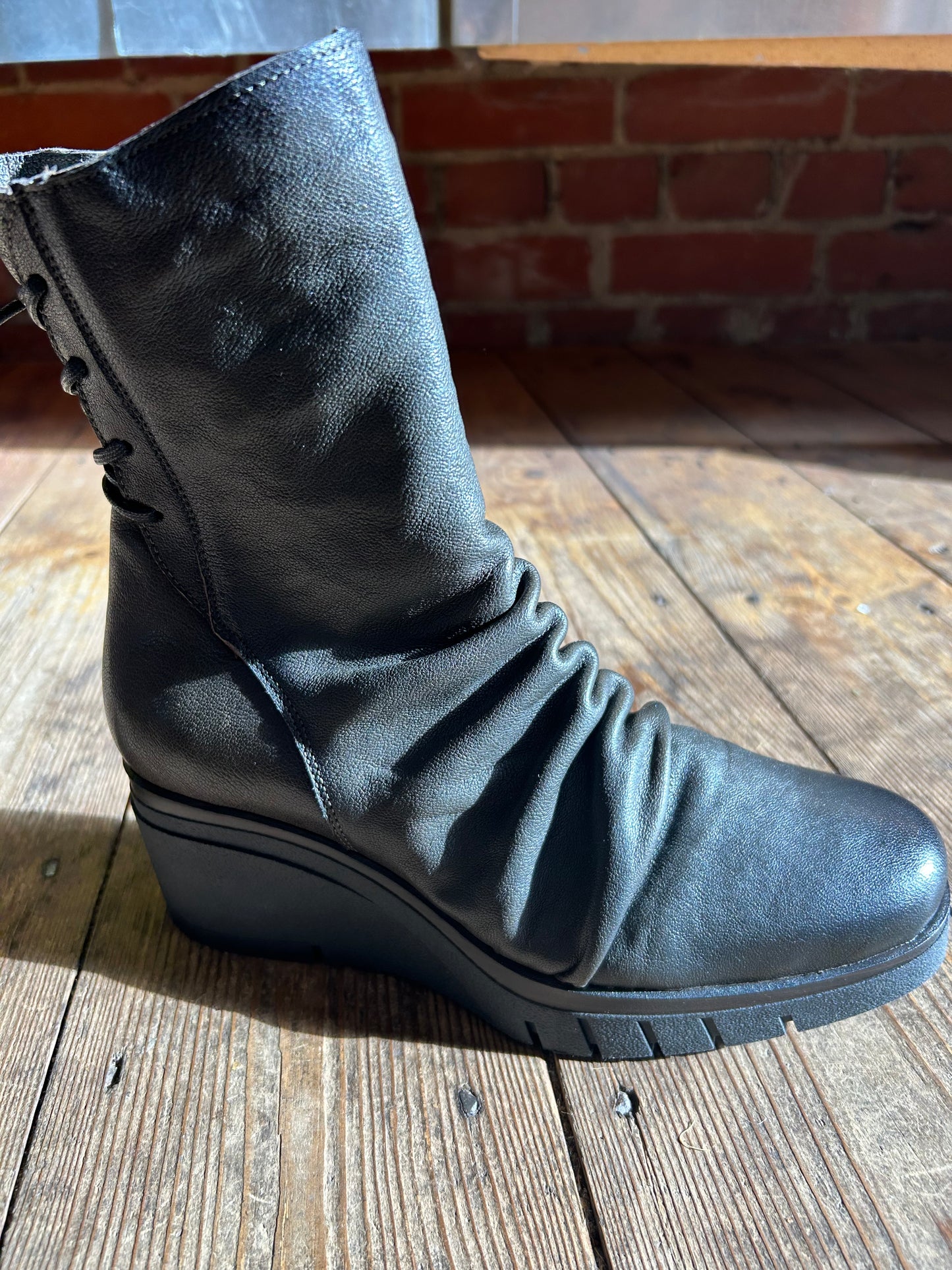 Paula Urban 1137 khaki leather zip wedge boot