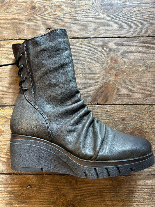 Paula Urban 1137 khaki leather zip wedge boot
