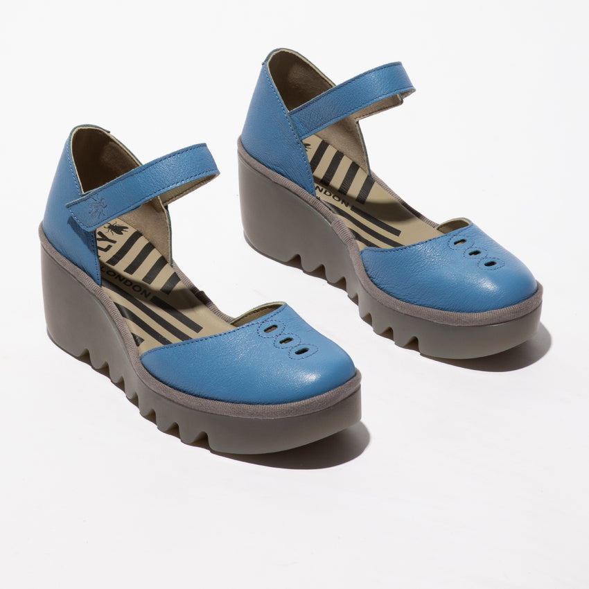 Fly Biso mousse blue sandal