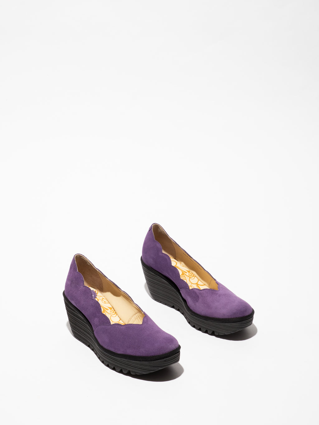 Fly Yerk Oil Suede Aubergine shoe