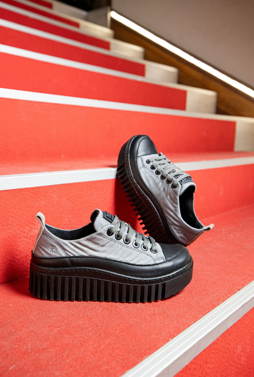 Art 1518 Grey/Black shoe