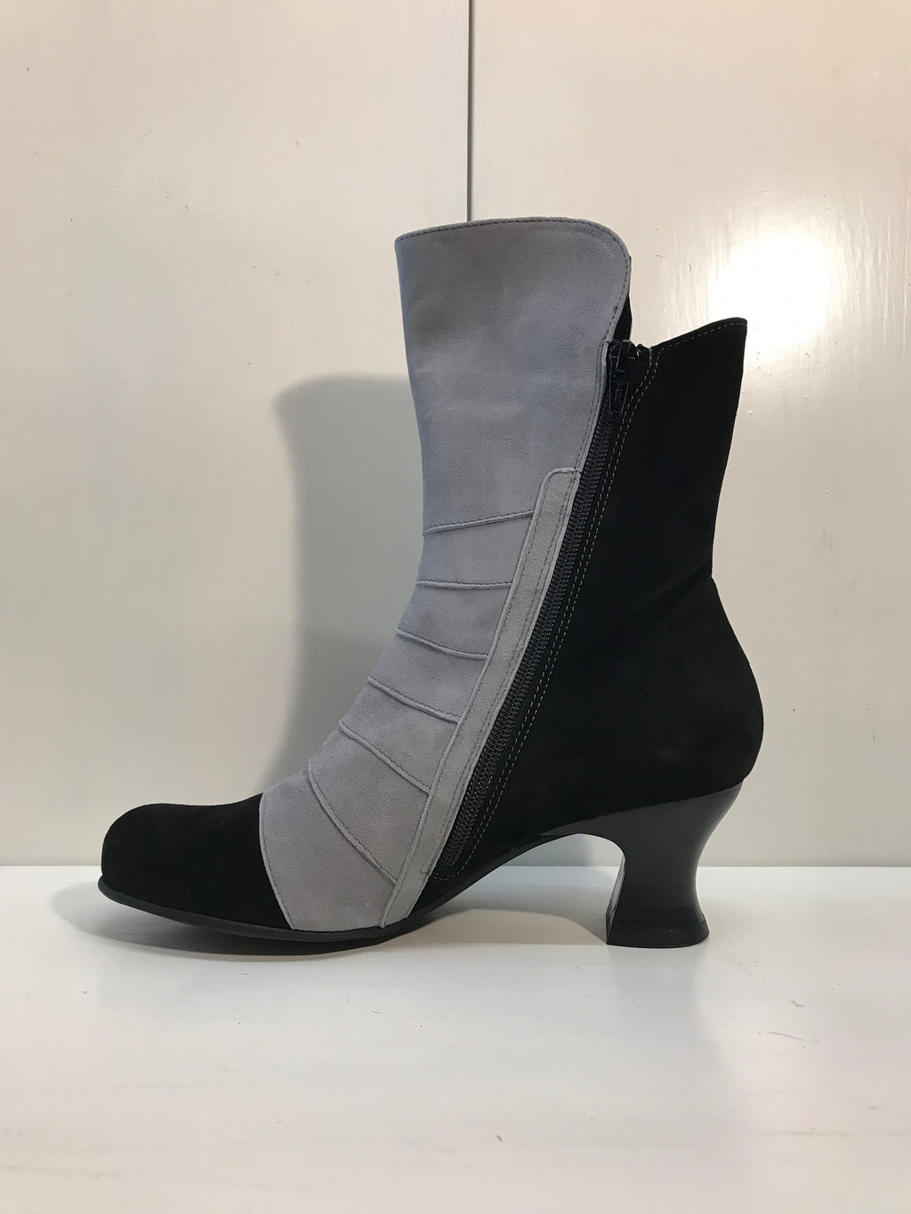 Vladi 1222 grey and black suede