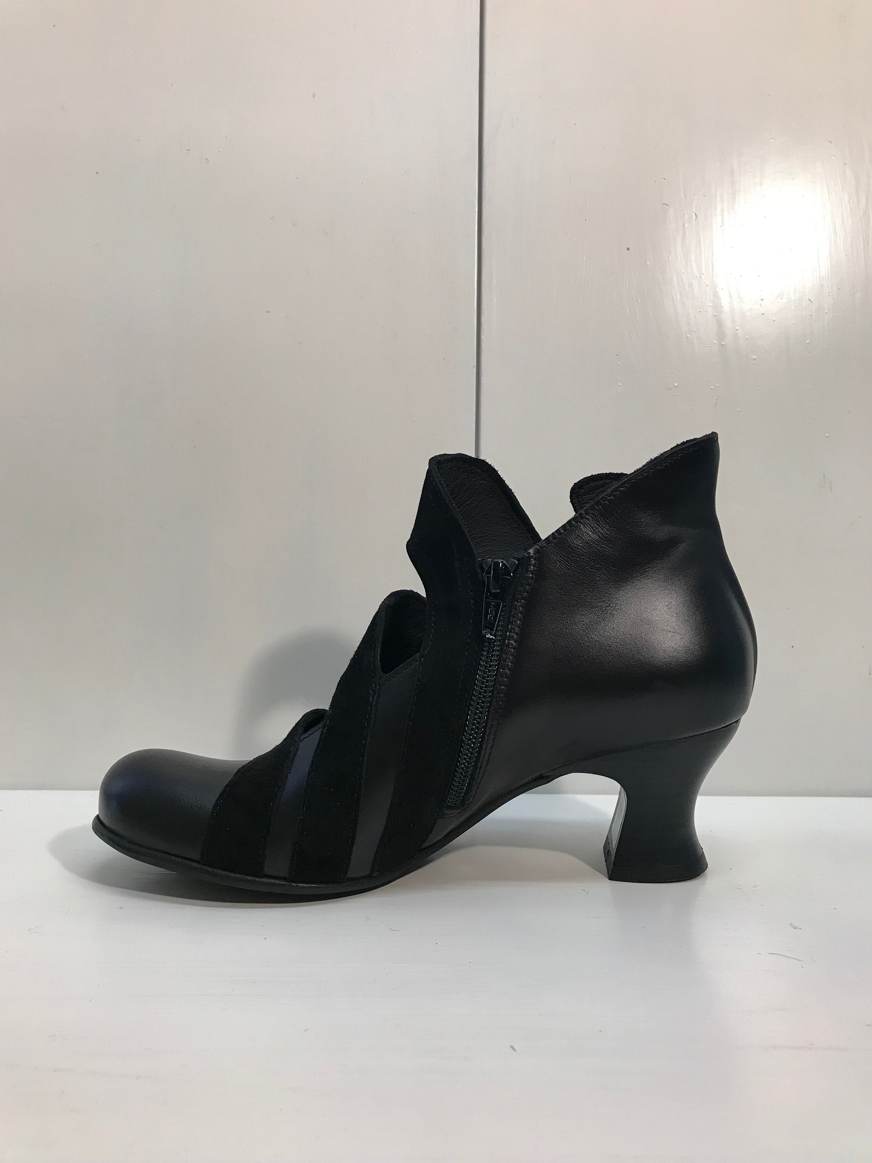 Vladi 1167 black leather and suede shoe boot
