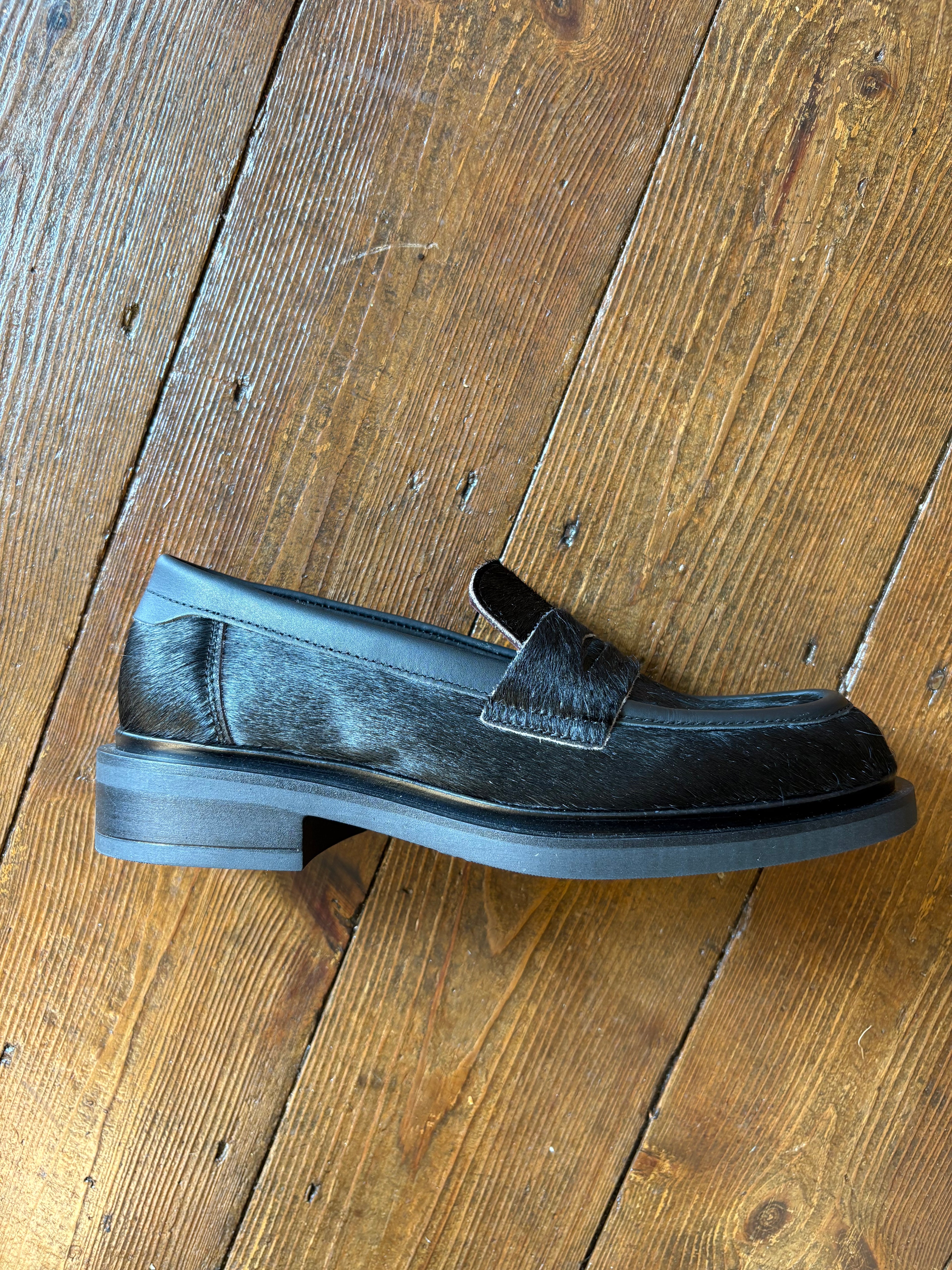 Yokono Ponyhair black loafer