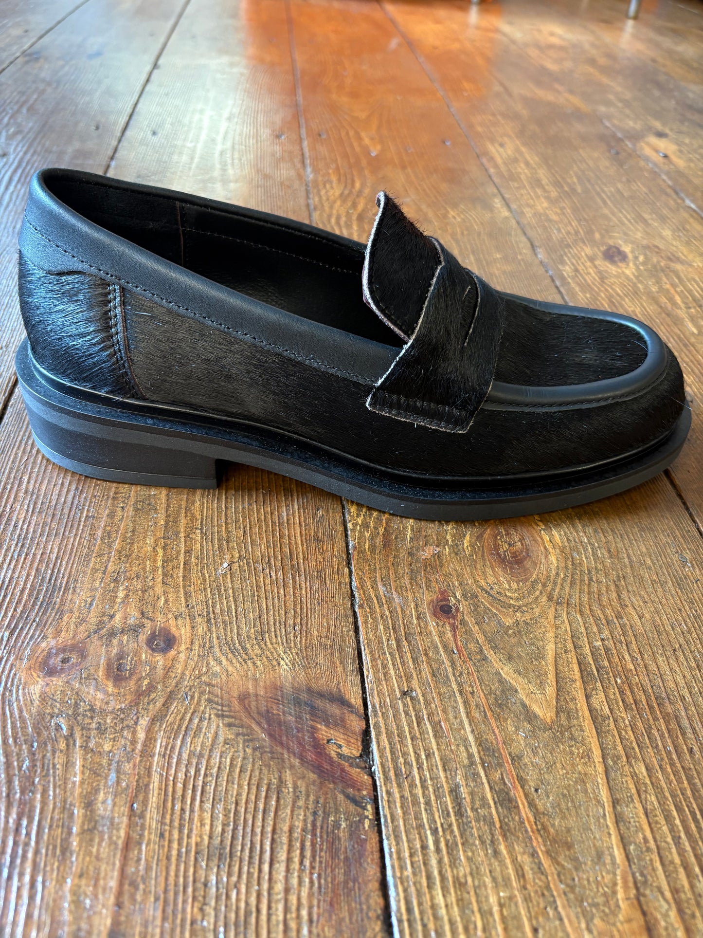 Yokono Ponyhair black loafer
