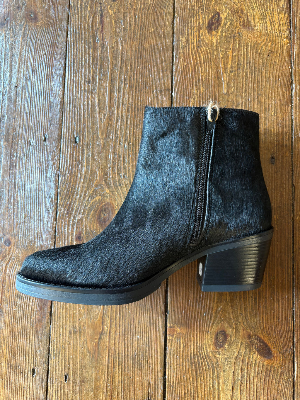 Yokono Ponyhair Black ankle boot