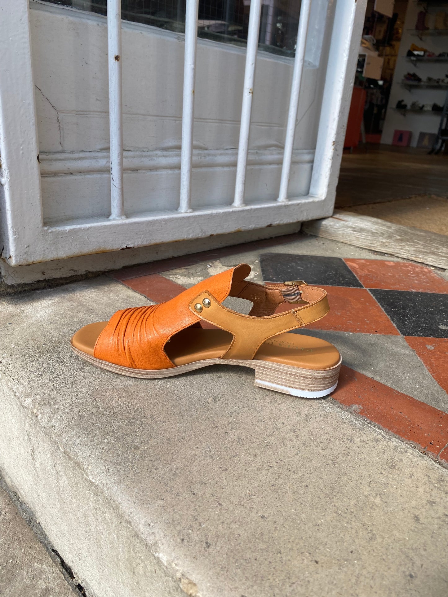 Paula Urban 9-17 orange sandal
