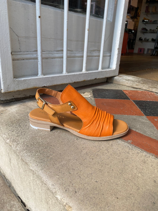 Paula Urban 9-17 orange sandal