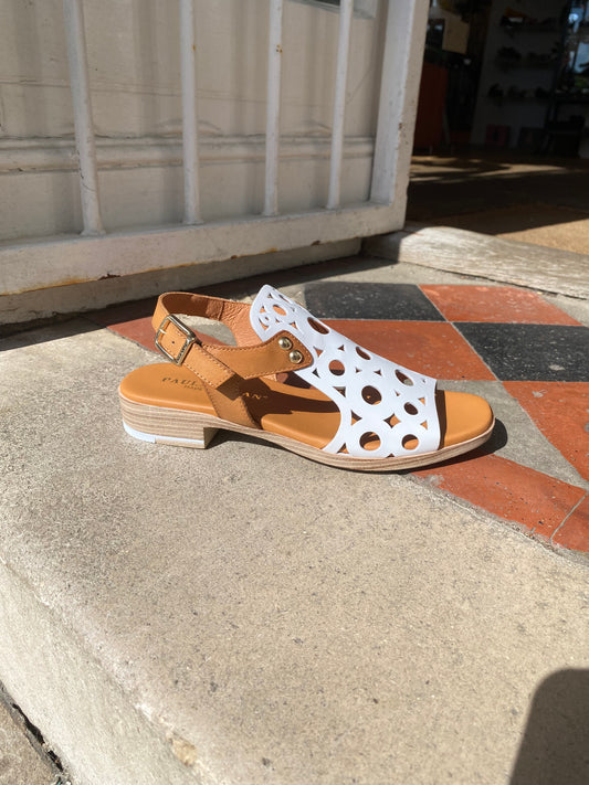 Paula Urban 9-654 white sandals