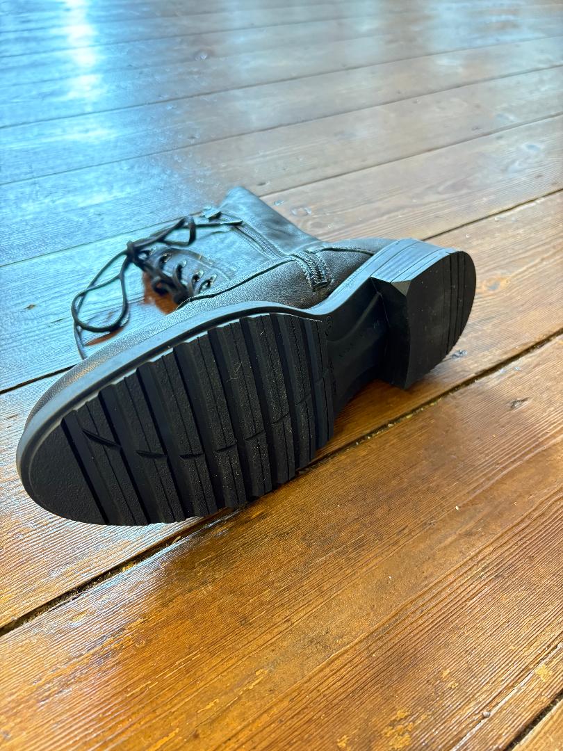 Paula Urban 9-1165 Pull negro lace up boot