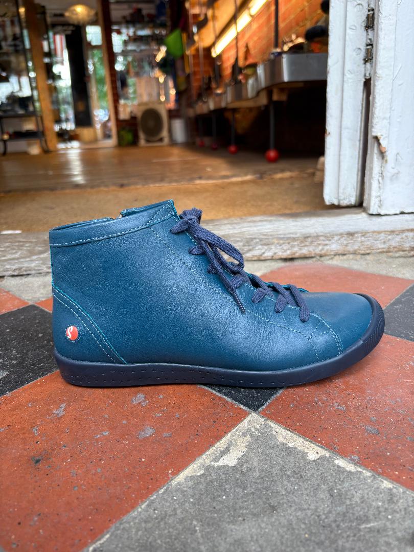 Softinos Ibbi Supple Leather, Blue Denim High Trainer