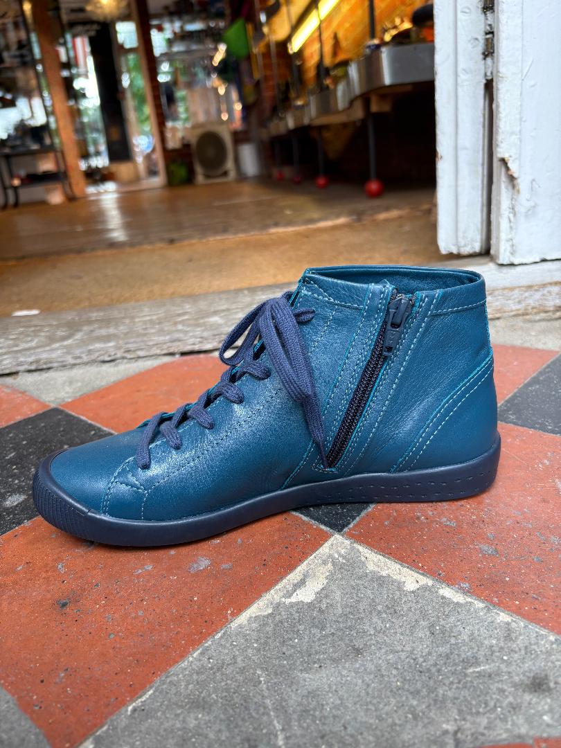 Softinos Ibbi Supple Leather, Blue Denim High Trainer