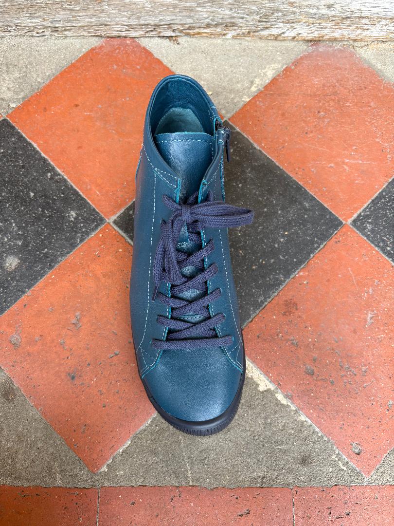 Softinos Ibbi Supple Leather, Blue Denim High Trainer